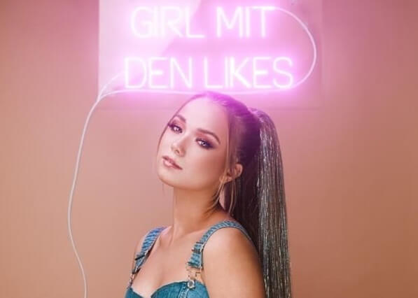 Komparsen für Julia Beautx Musikvideo &quot;Girl mit den Likes&quot; FAMEONME