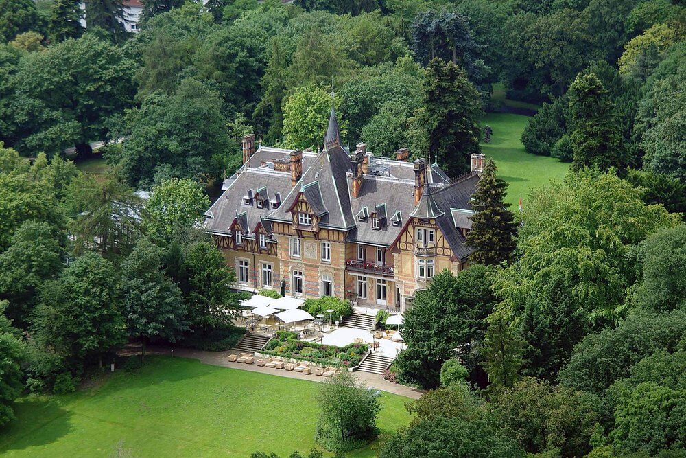 Komparsen bei Werbefilm für Villa Rothschild, Autograph Collection